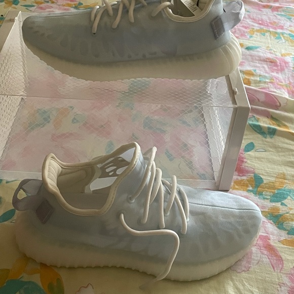 Adidas Yeezy - Picture 1 of 5